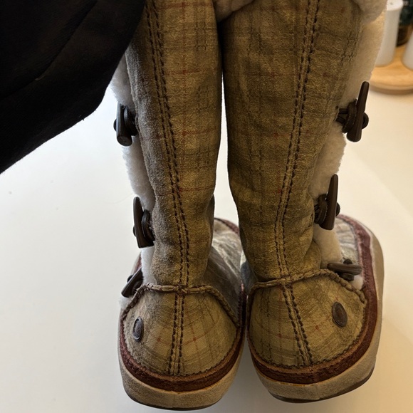 NWOT Merrell Fleece Lined Plaid Toggle Winter Boots - Picture 3 of 4